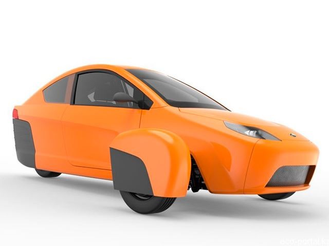 Chiếc ô tô 3 bánh Elio Motors P4 vừa được ra mắt tại Mỹ. Tuy được thiết kế với kiểu dáng ô tô nhưng các cơ quan chức năng lại liệt loại xe này vào phân khúc mô tô phân khối lớn. Người lái phải sử dụng mũ bảo hiểm và bằng lái xe máy để điều khiển chiếc xe này.